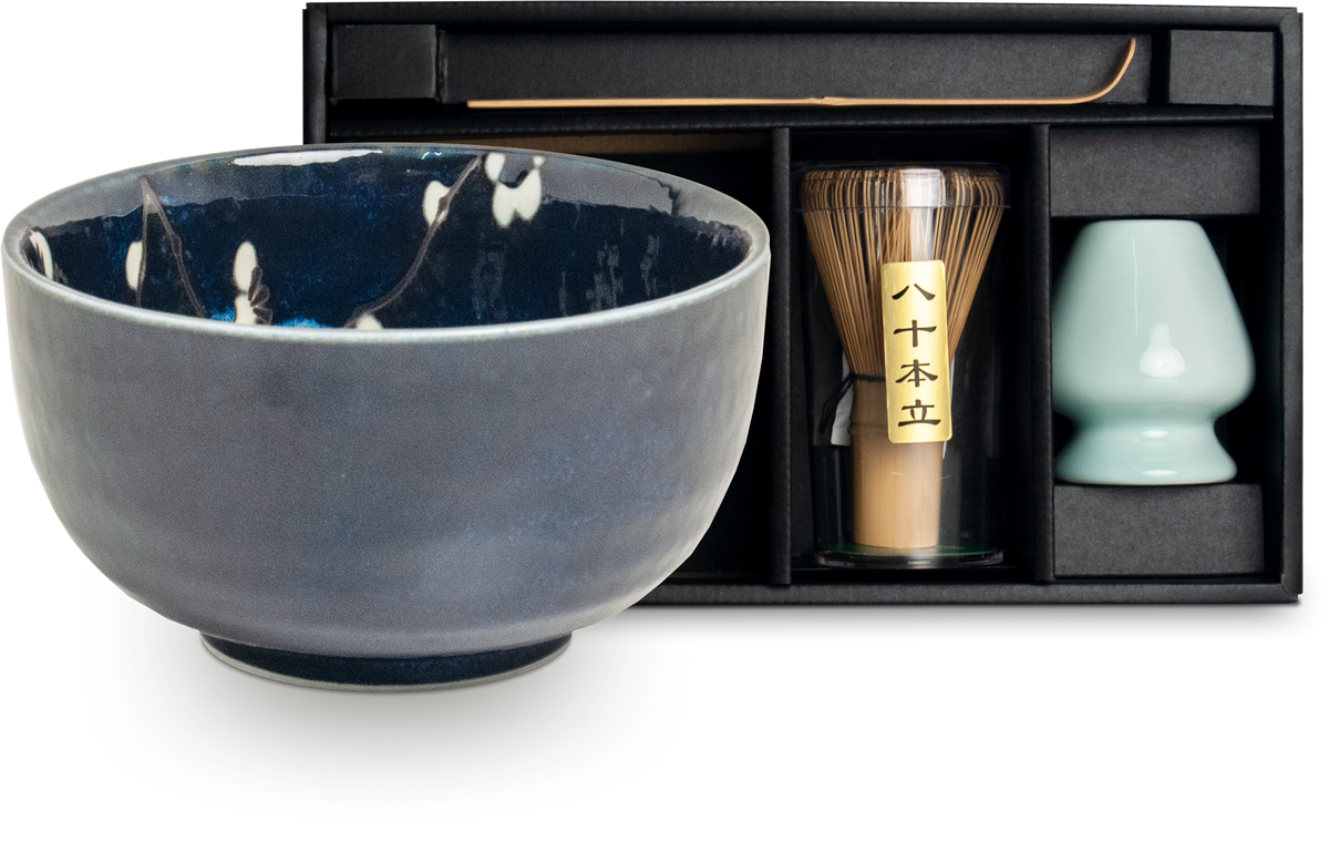 Matchaset med Hana blå-design. Storlek: Ø13 cm | H7 cm..